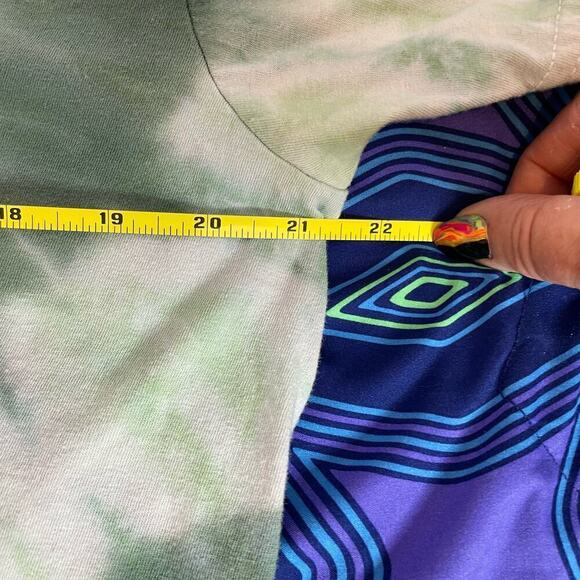 handmade tie dyed unisex tshirt v-neck L camo olive green - Picture 9 of 11